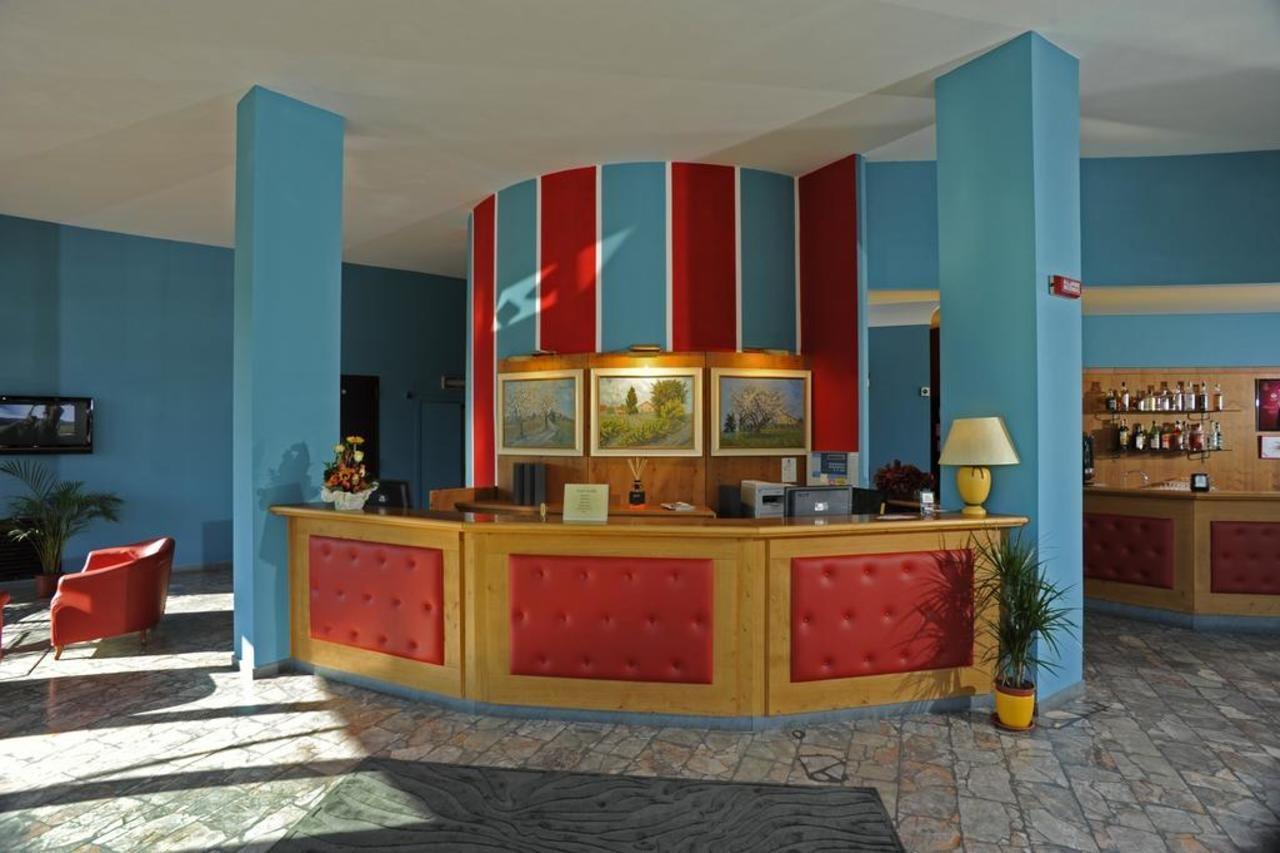 Hotel Europa Реджело Екстериор снимка