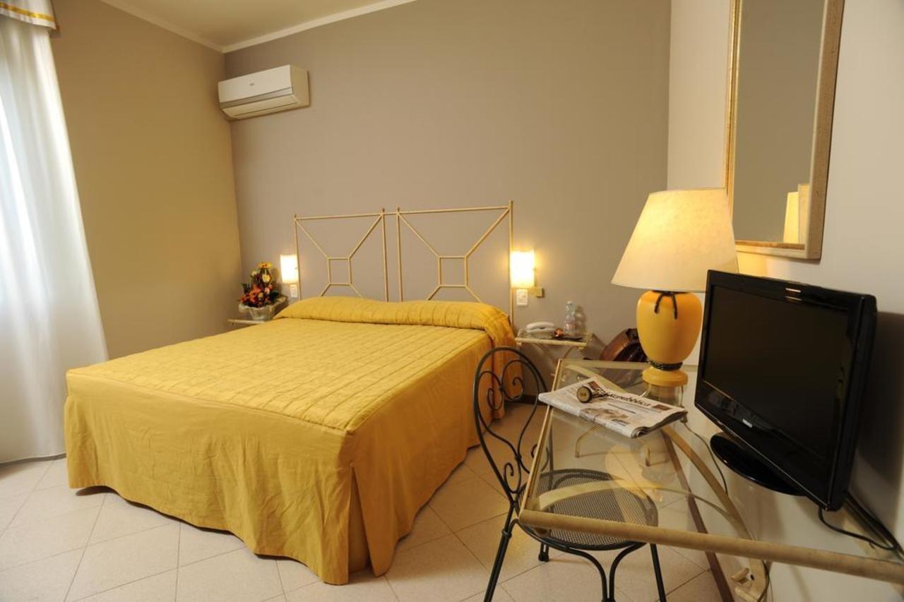 Hotel Europa Реджело Екстериор снимка