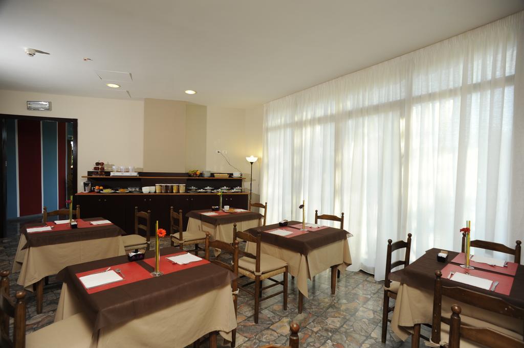 Hotel Europa Реджело Екстериор снимка