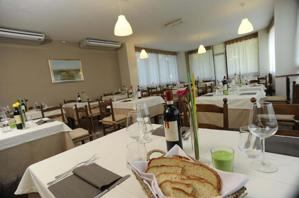Hotel Europa Реджело Екстериор снимка