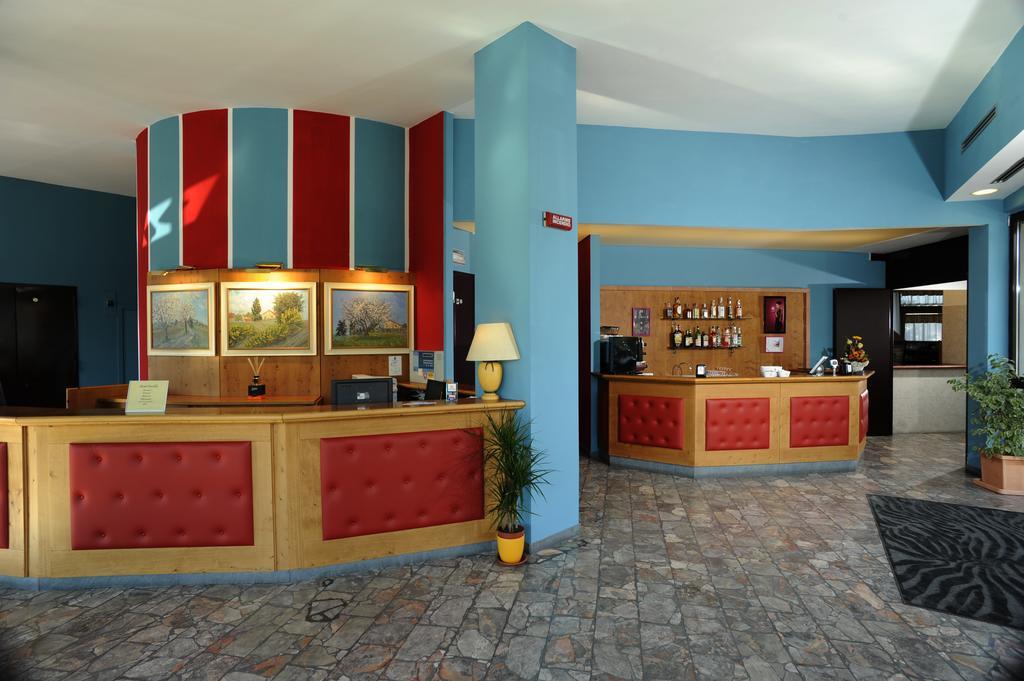 Hotel Europa Реджело Екстериор снимка