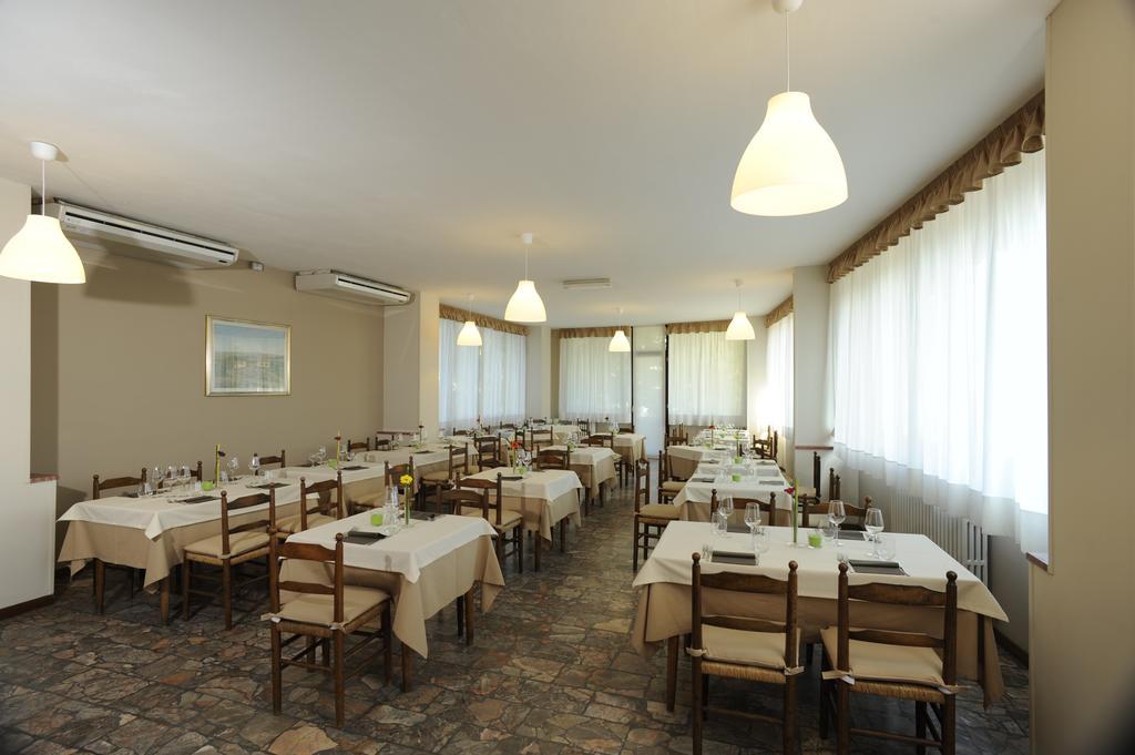 Hotel Europa Реджело Екстериор снимка