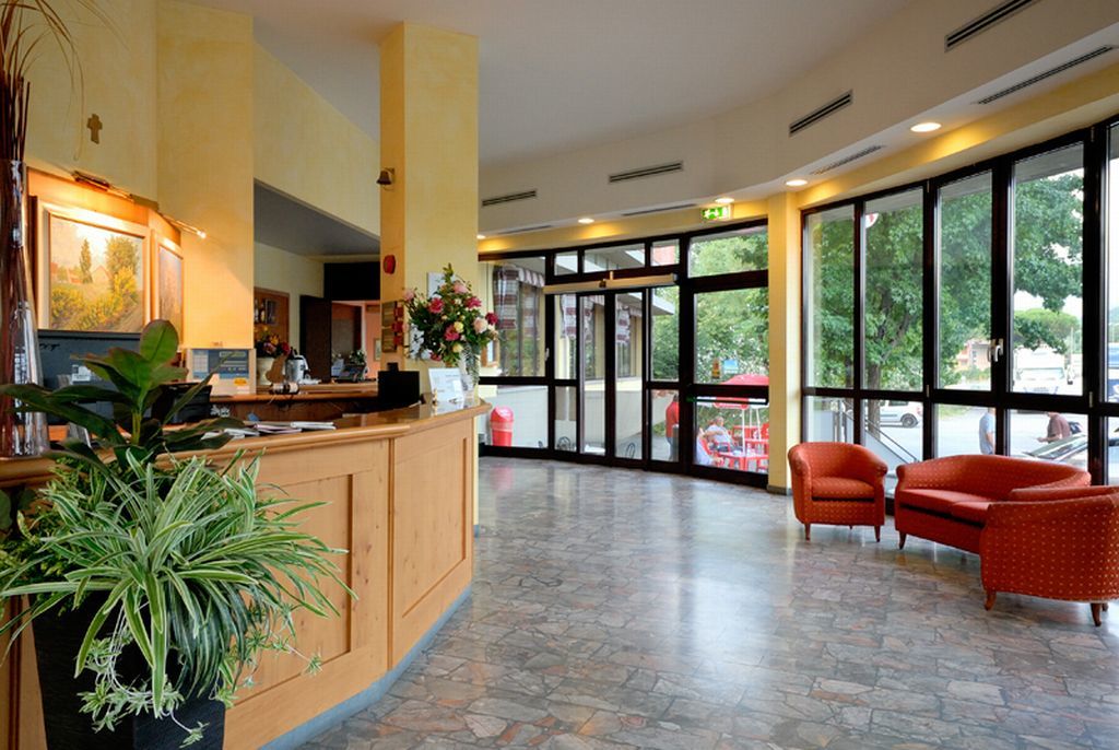 Hotel Europa Реджело Екстериор снимка